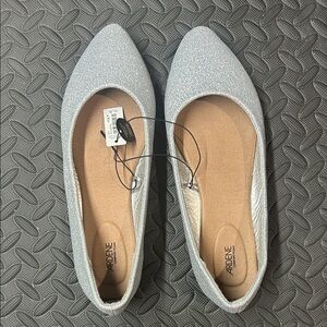 Ardene - Silver sparkly shoes - size 9 - NWT